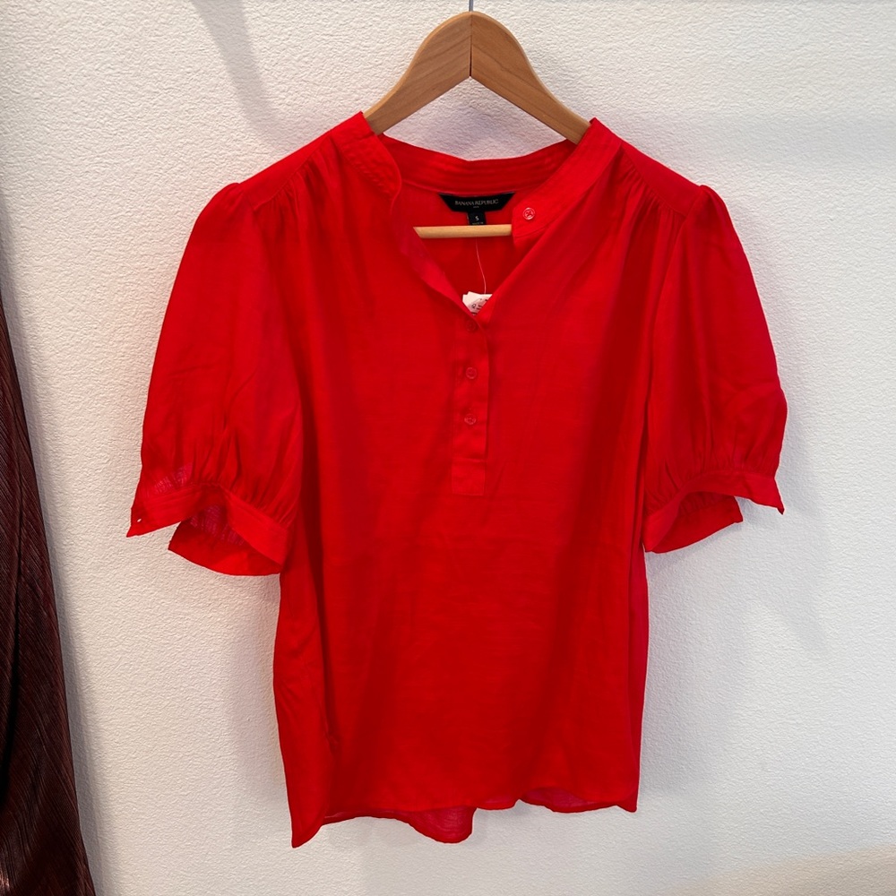 NWT Banana Republic Short Sleeve Blouse Red Small